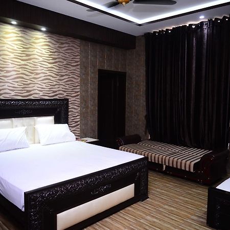 Hotel 12J Lahore Eksteriør billede