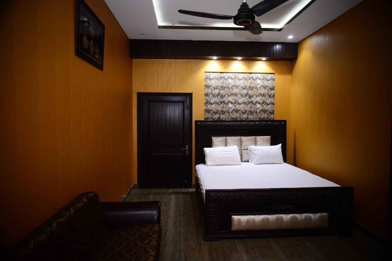 Hotel 12J Lahore Eksteriør billede