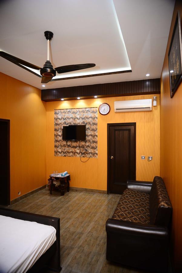 Hotel 12J Lahore Eksteriør billede