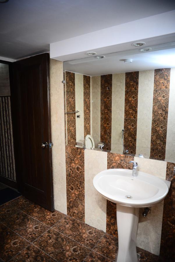 Hotel 12J Lahore Eksteriør billede