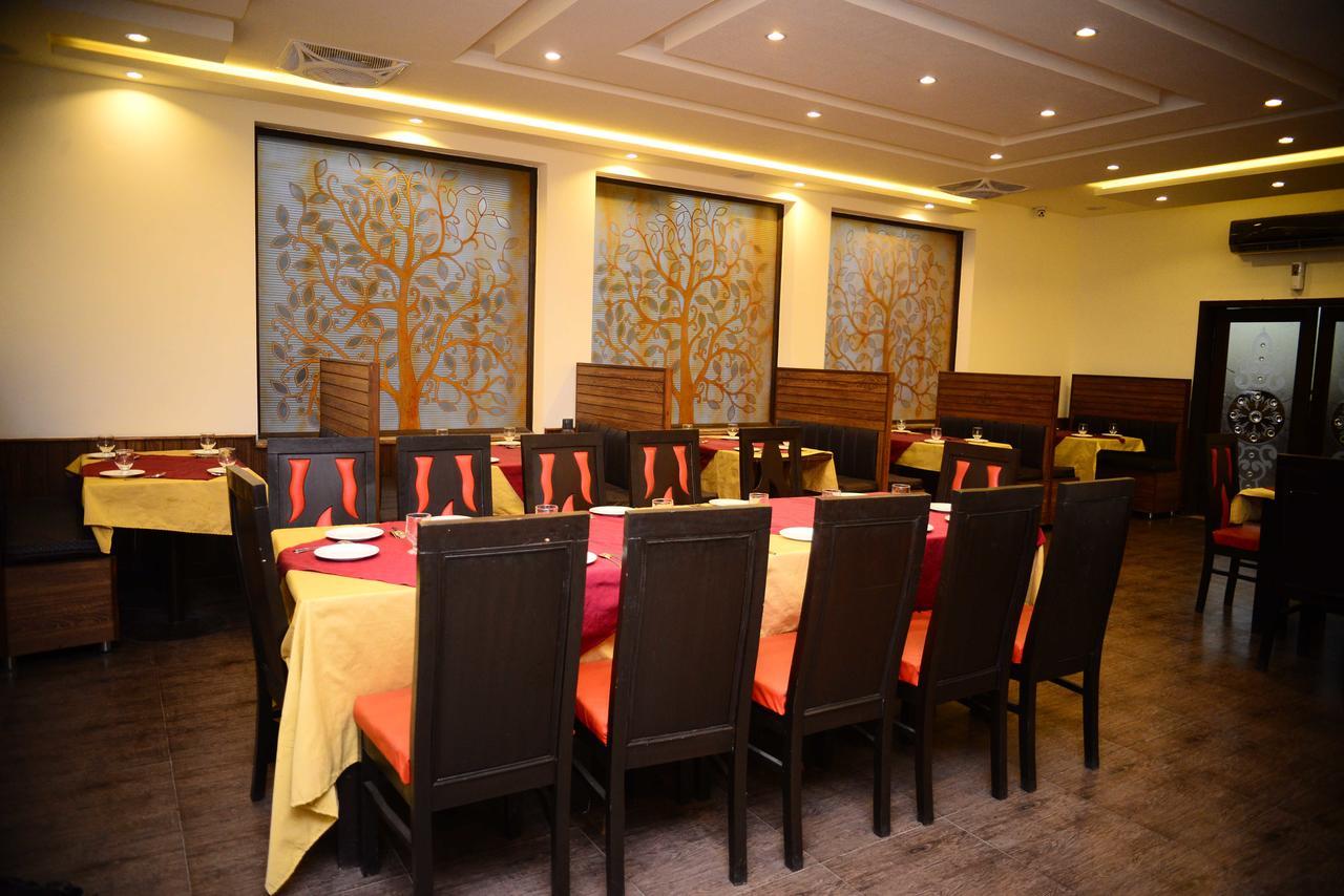 Hotel 12J Lahore Eksteriør billede