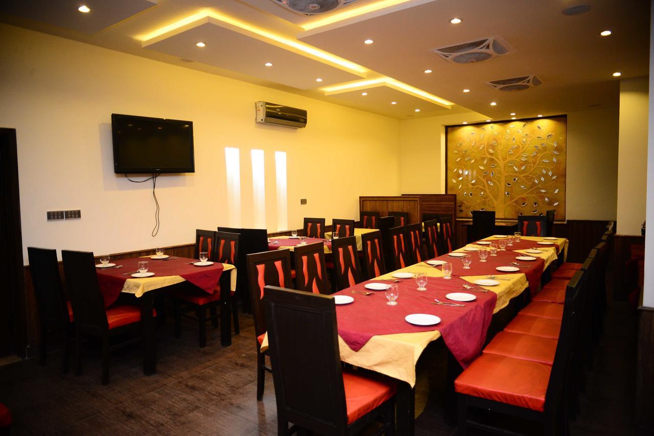 Hotel 12J Lahore Eksteriør billede