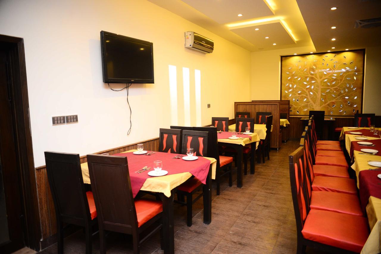 Hotel 12J Lahore Eksteriør billede