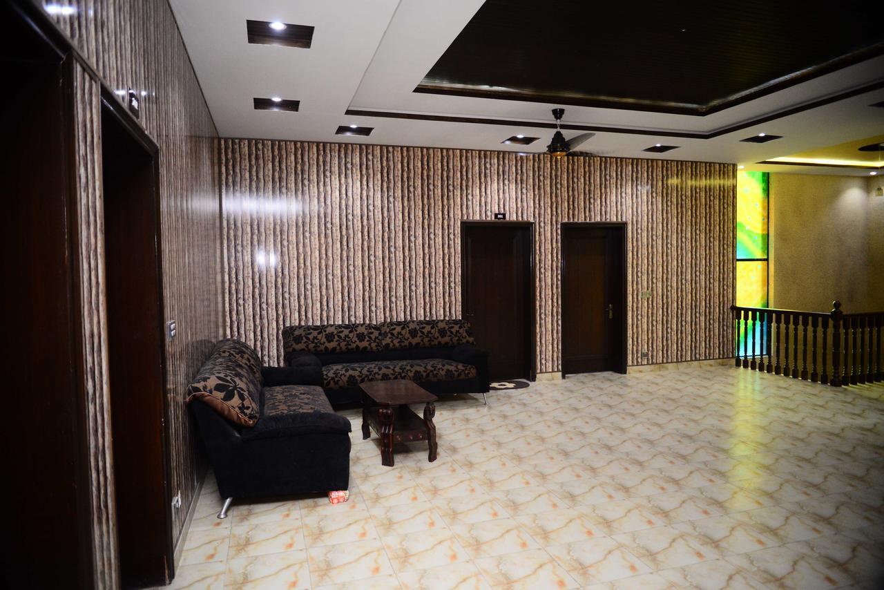 Hotel 12J Lahore Eksteriør billede