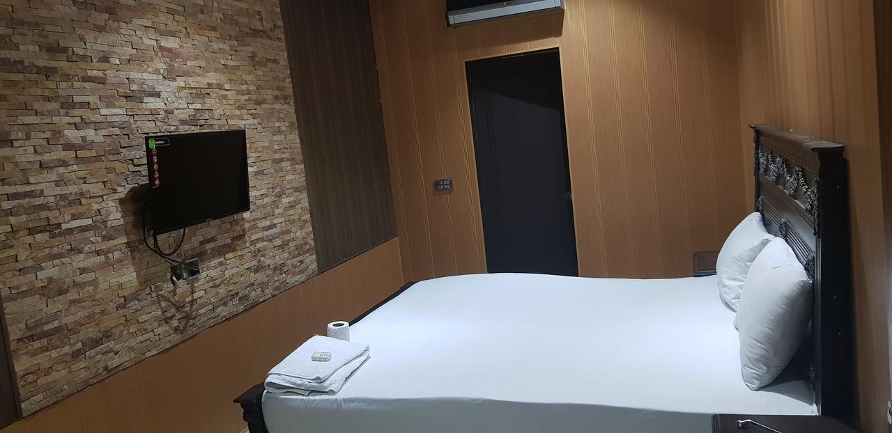 Hotel 12J Lahore Eksteriør billede