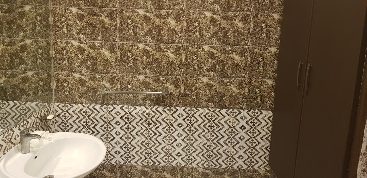 Hotel 12J Lahore Eksteriør billede